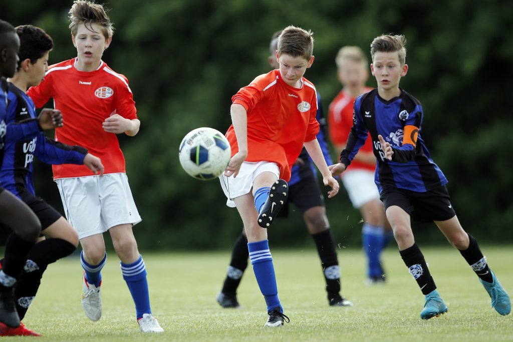 ALTENA- De Altena Cup is dit jaar weer georganiseerd voor de jeugd. Op een zonnige speelochtend, werden er door de gehele gemeente jeugdwedstrijden afgelegd.